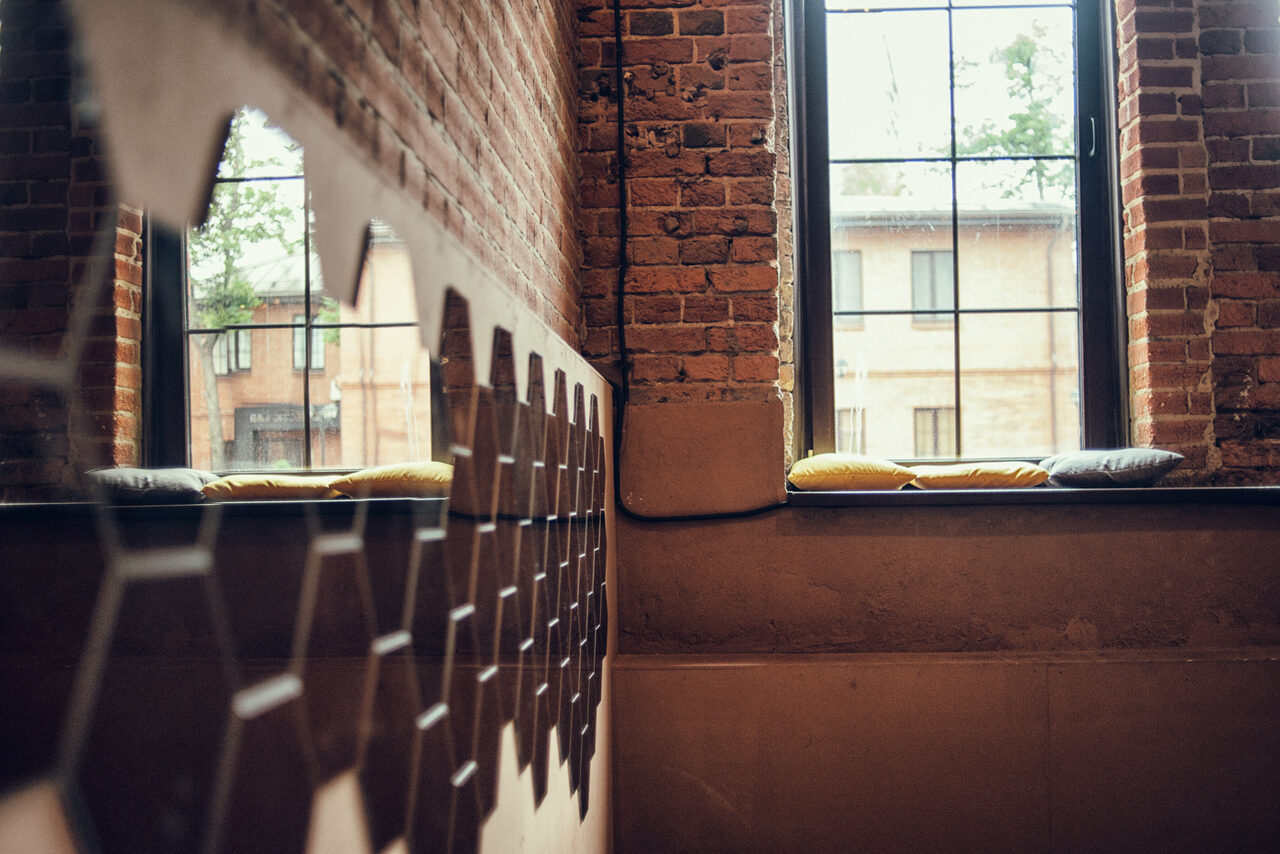 Арендовать GreyGreen Event. Двухэтажный лофт с металлической лестницей