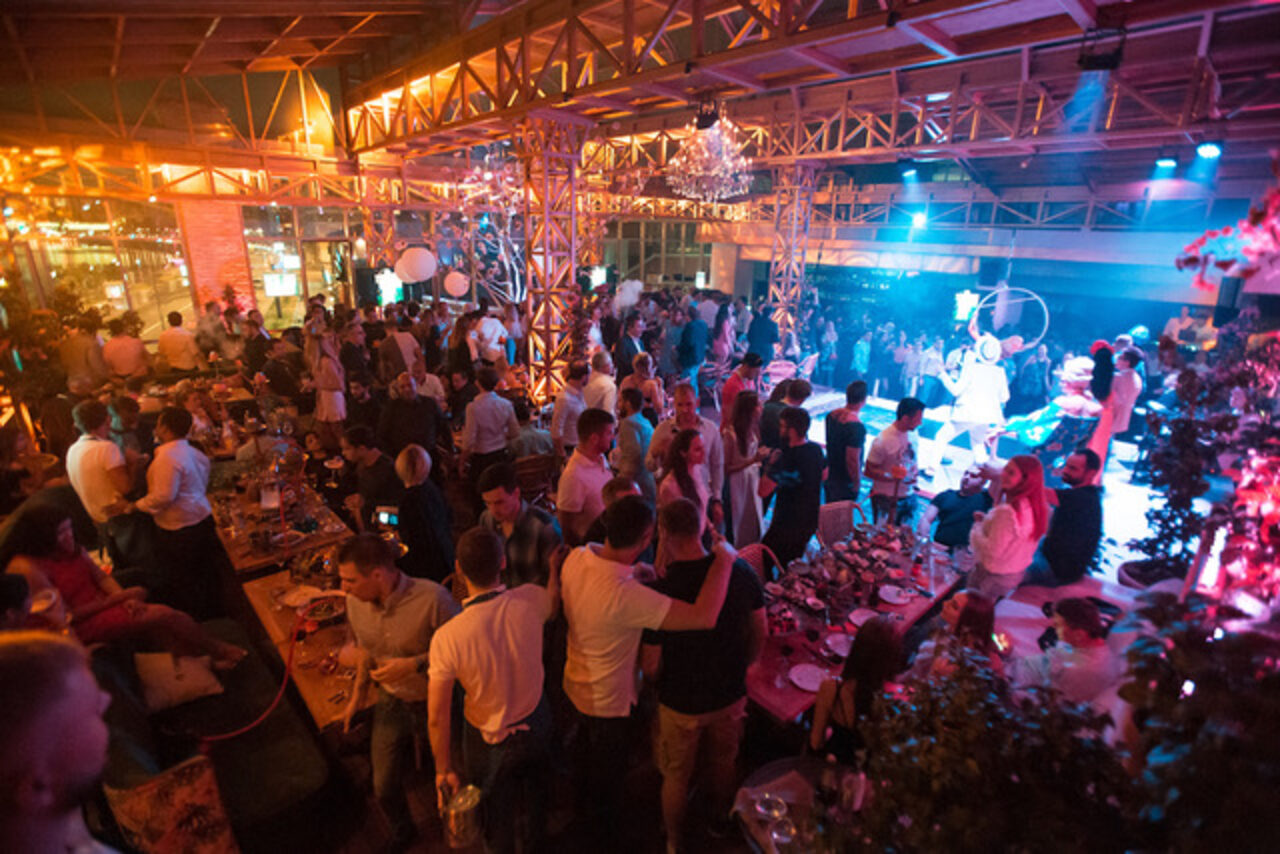 Арендовать Arena By Soho Family