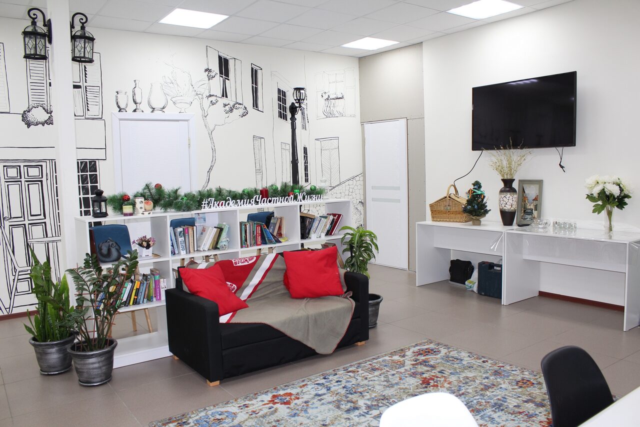 Арендовать Академия частной жизни Ларисы Ренар