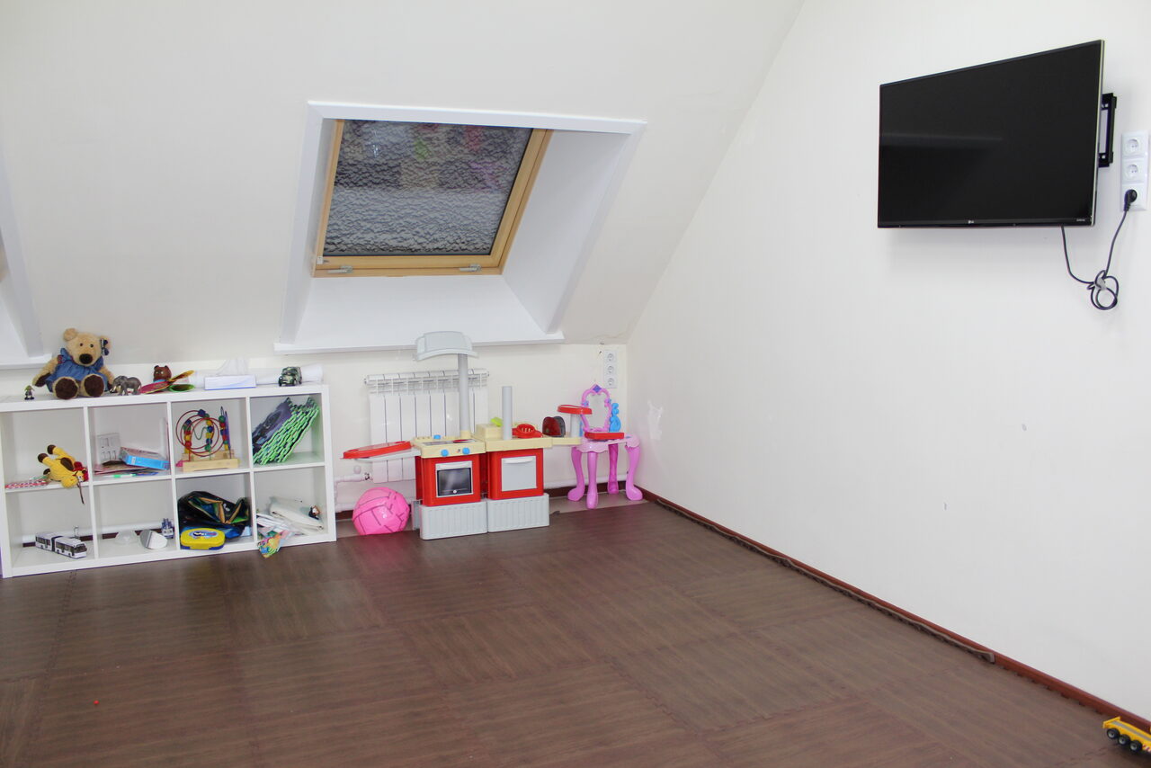 Арендовать Академия частной жизни Ларисы Ренар