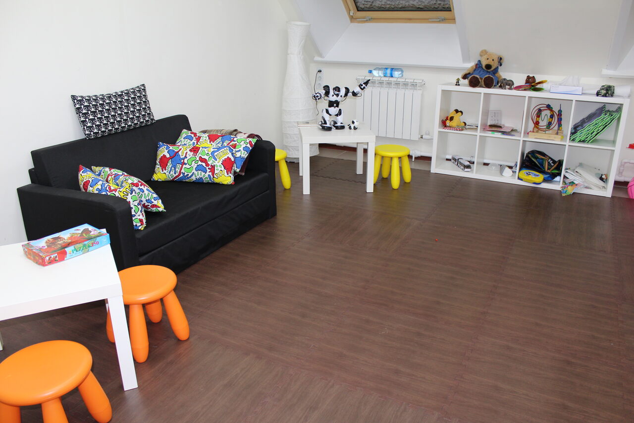 Арендовать Академия частной жизни Ларисы Ренар