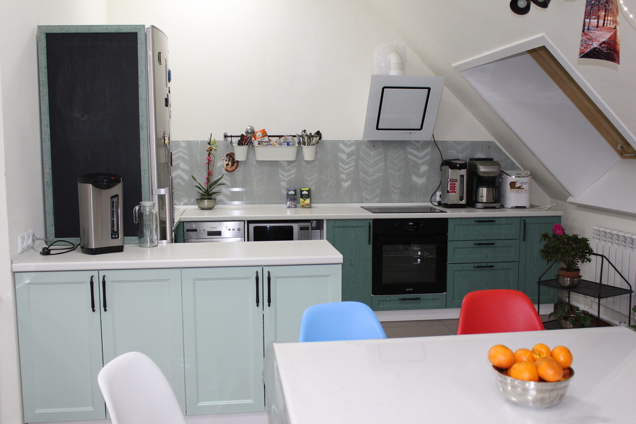 Арендовать Академия частной жизни Ларисы Ренар