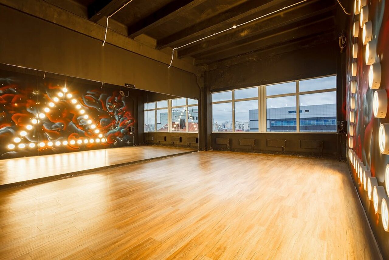 Арендовать Gold&Dance Атмосферный зал мероприятий