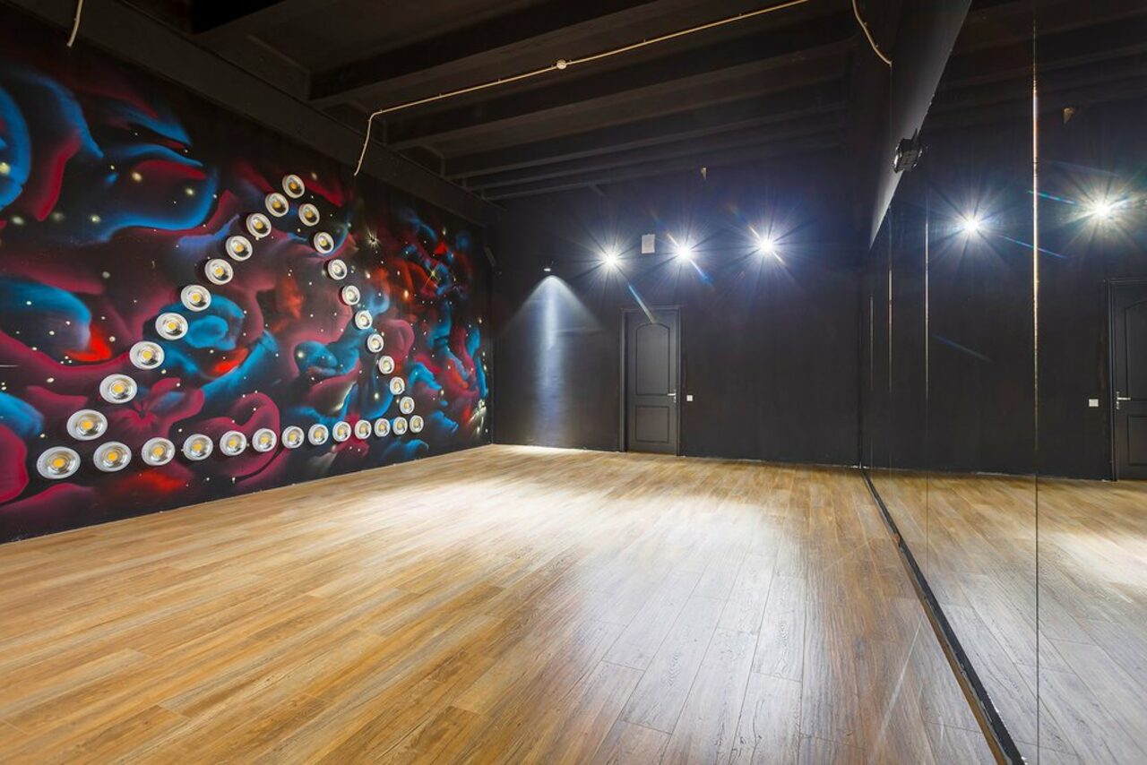 Арендовать Gold&Dance Атмосферный зал мероприятий