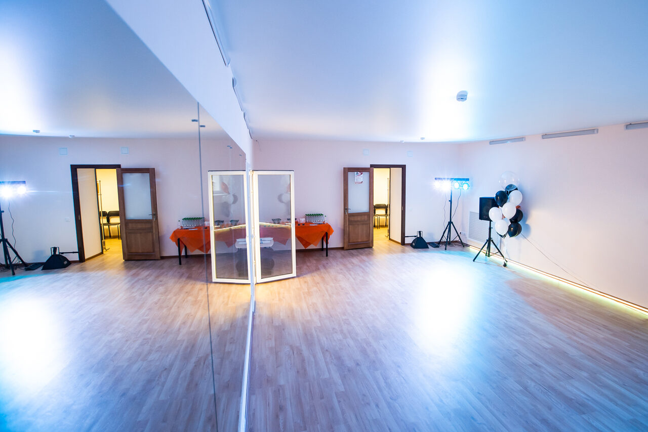 Арендовать Резиденция Танца ЮНОСТЬ Танцевальный класс с подсветкой