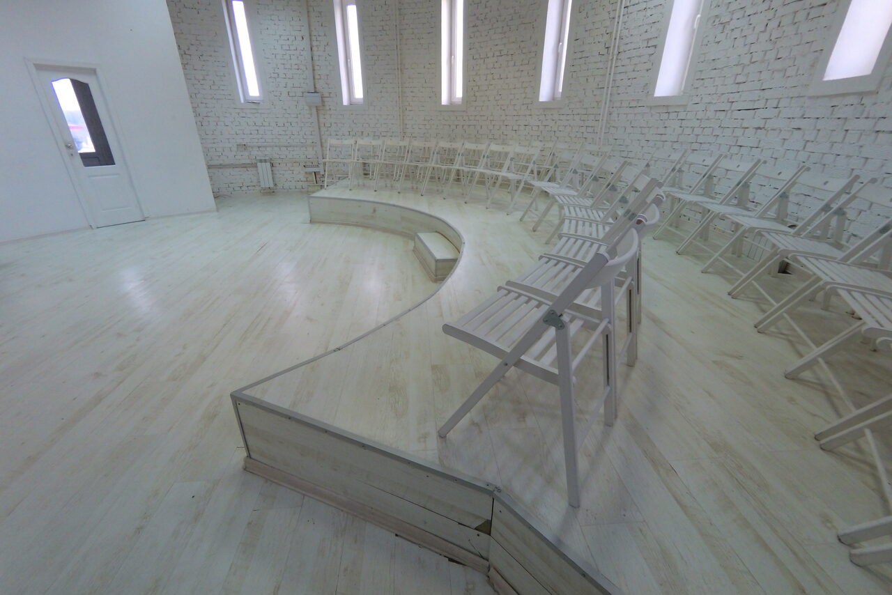 Арендовать Белый кирпичный лофт