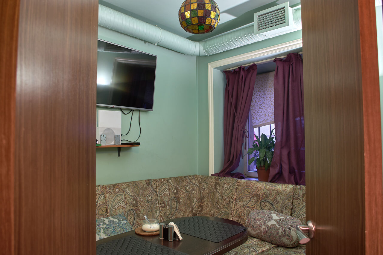 Арендовать Bar Comeback Комната для небольших компаний