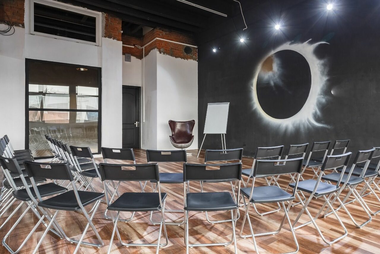 Арендовать Gold&Dance Космическое пространство 