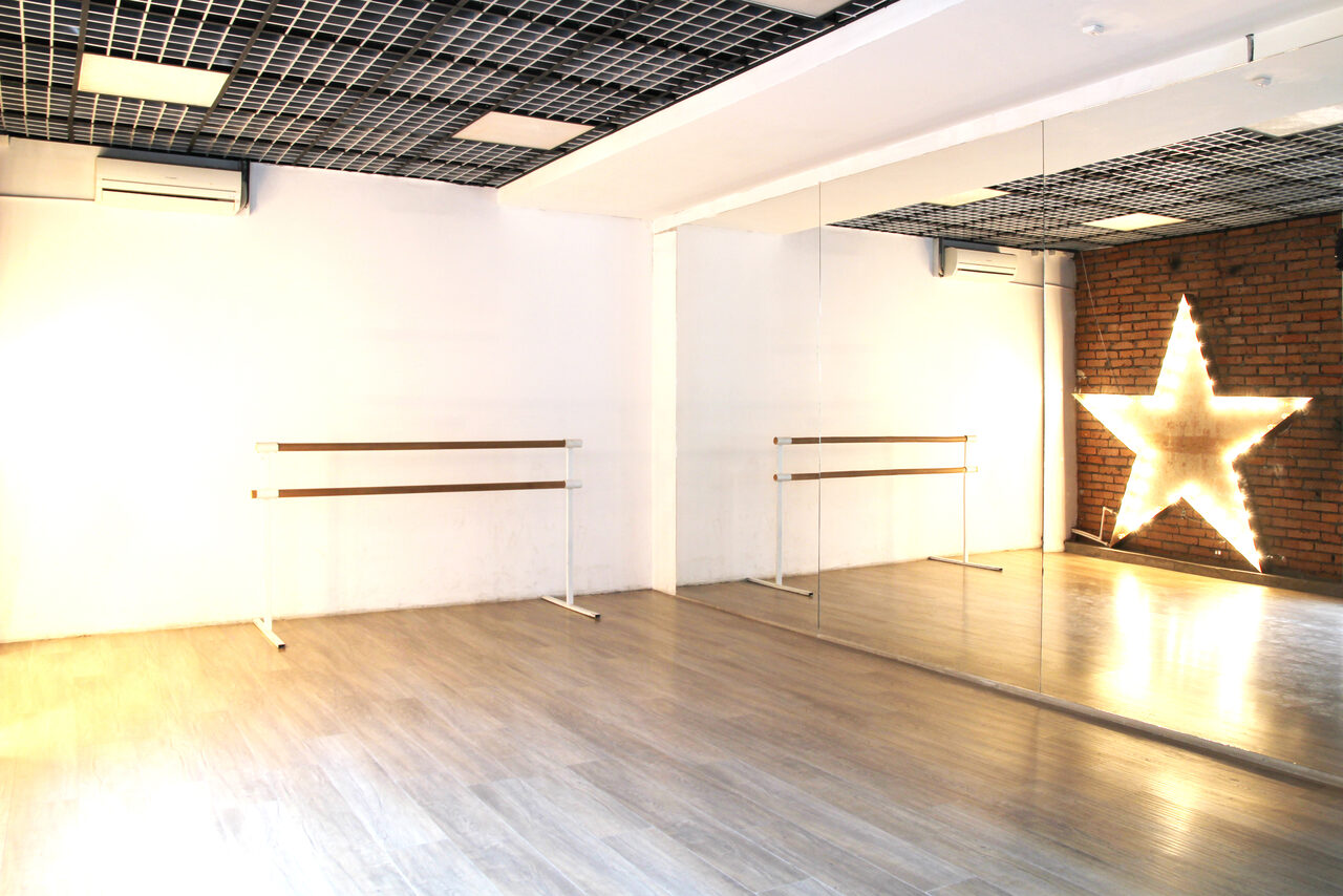 Арендовать Gold&Dance Светлый лофт с окнами на Новокузнецкой