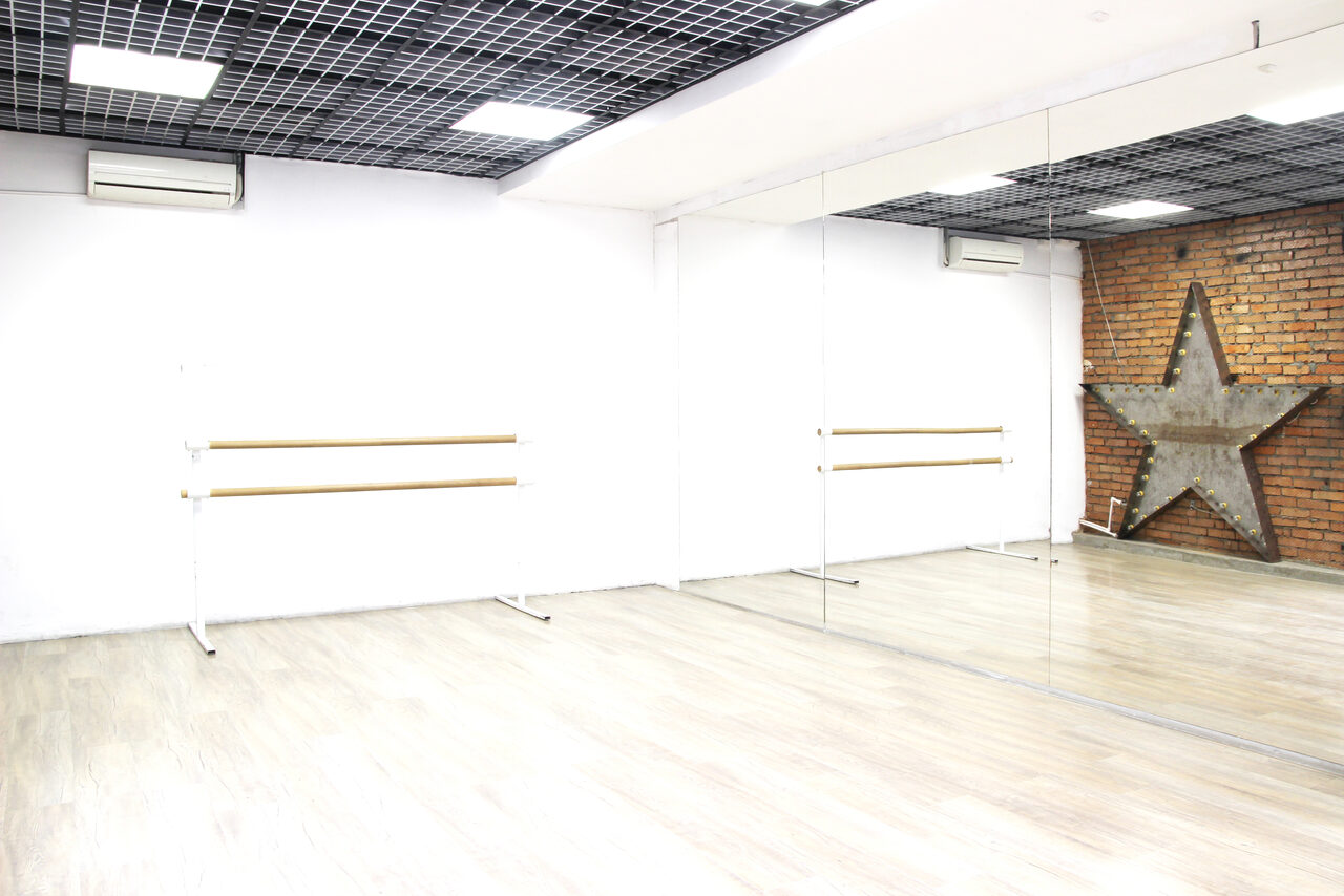 Арендовать Gold&Dance Светлый лофт с окнами на Новокузнецкой