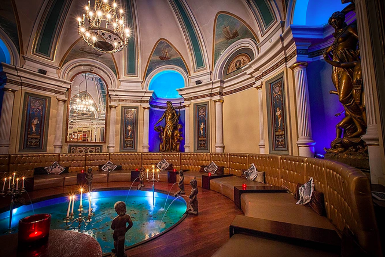 Арендовать Dissident. Круглый зал в историческом здании