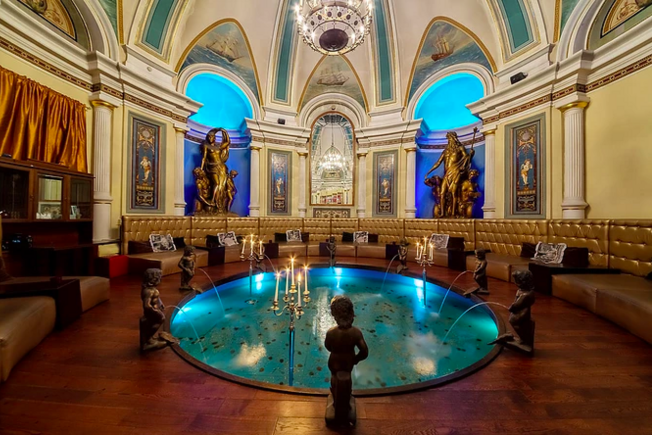 Арендовать Dissident. Круглый зал в историческом здании