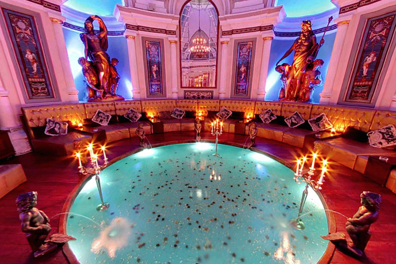 Арендовать Dissident. Круглый зал в историческом здании