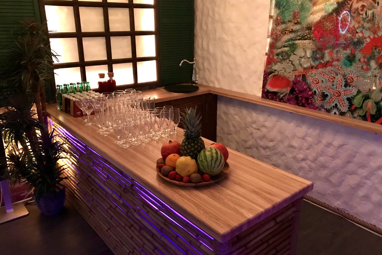 Арендовать DVOR. Стилизованный зал в баре 