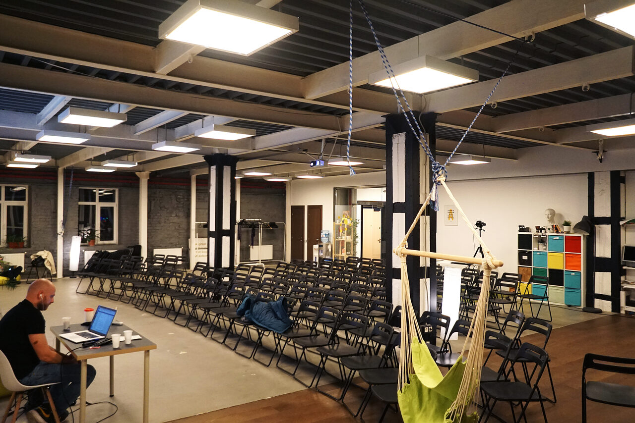 Арендовать Moscow Digital Academy (Москва Диджитал Академи). Просторный лофт с оборудованием