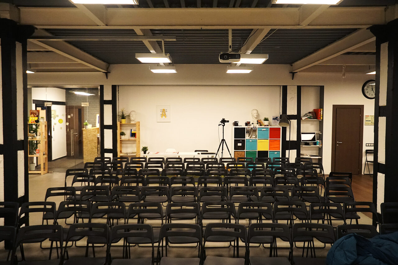 Арендовать Moscow Digital Academy (Москва Диджитал Академи). Просторный лофт с оборудованием