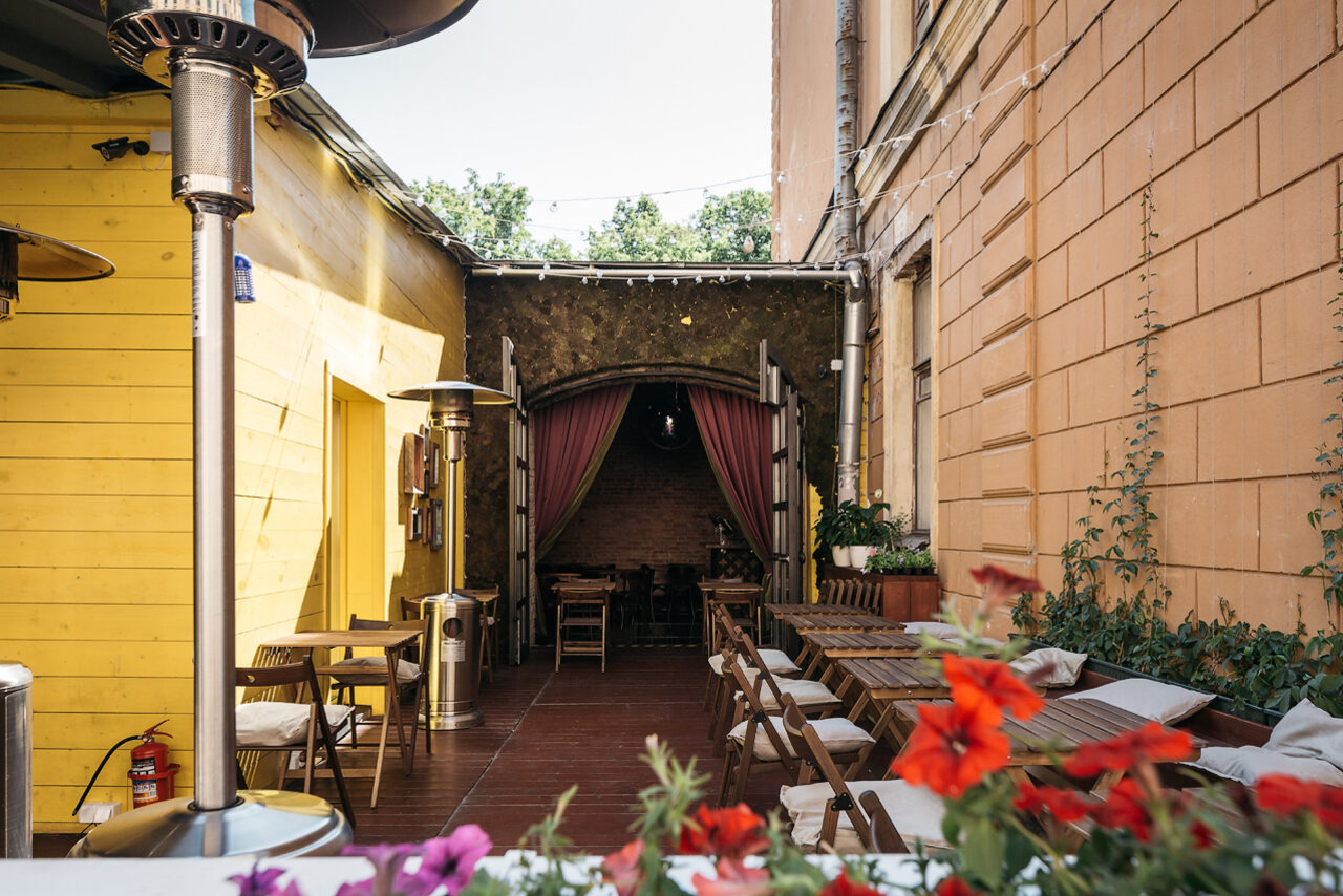 Арендовать Ресторан Гимназия с летней верандой