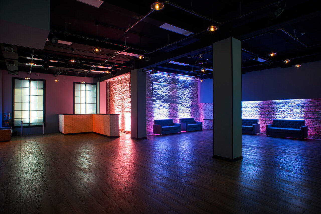 Арендовать Кирпичный лофт с колоннами