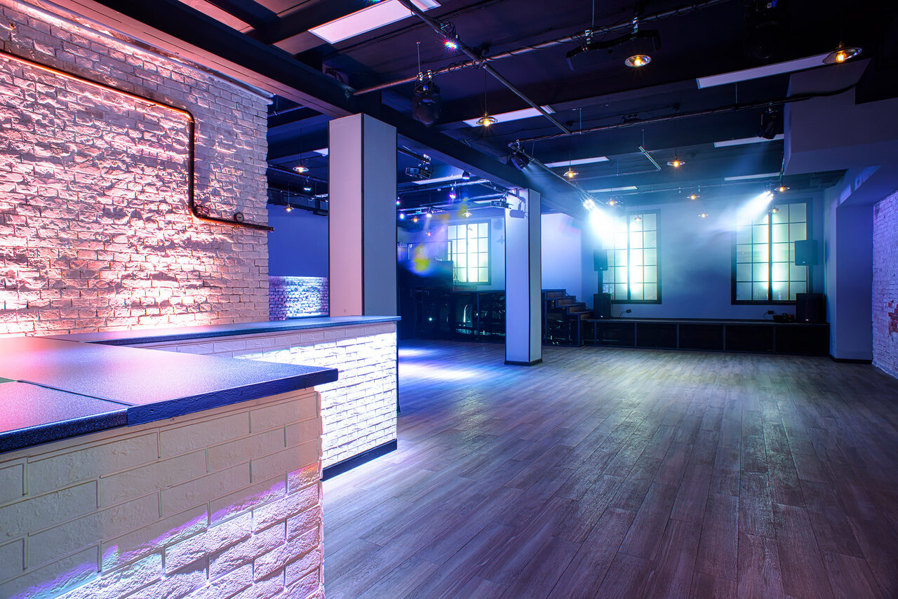 Арендовать Кирпичный лофт с колоннами