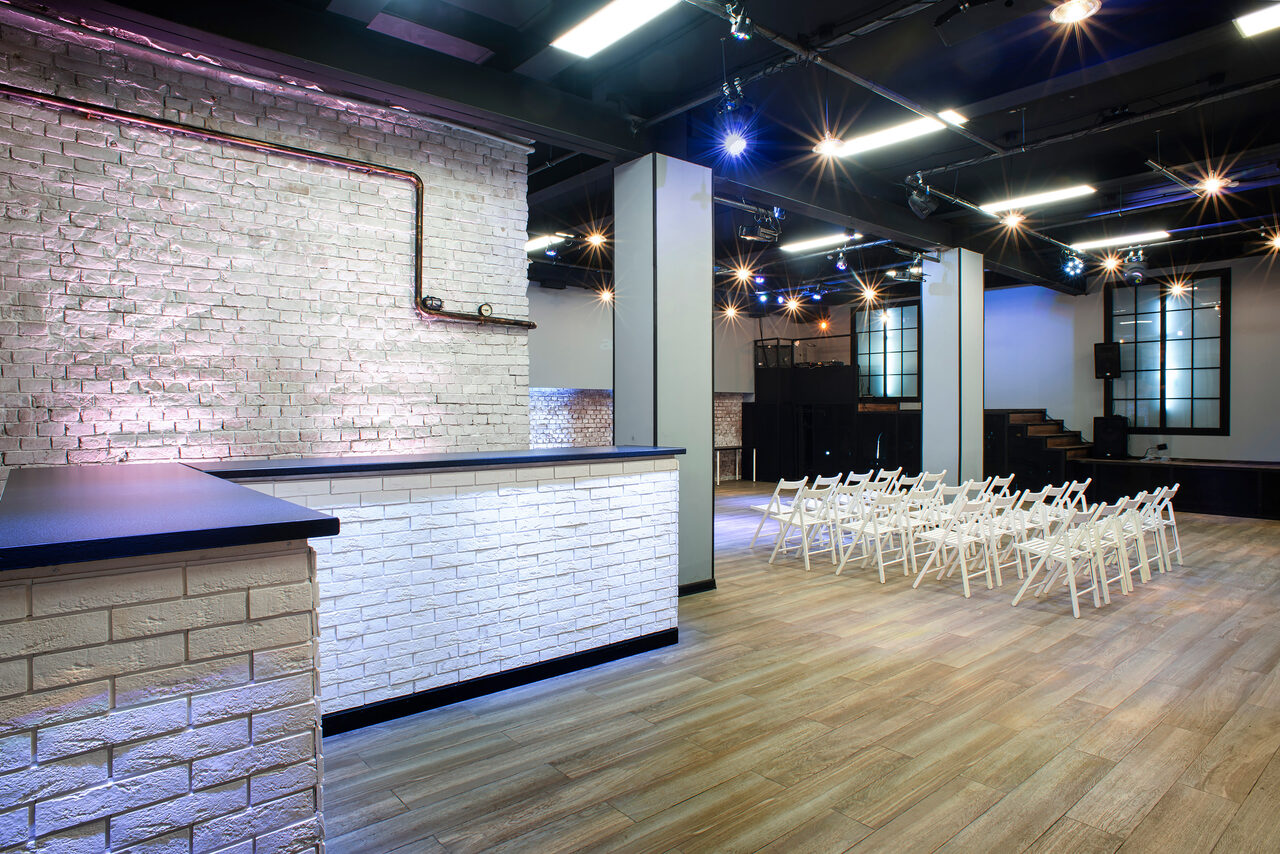 Арендовать Кирпичный лофт с колоннами