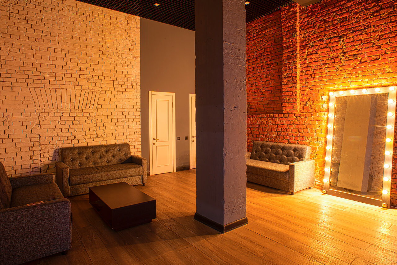 Арендовать Кирпичный лофт с колоннами