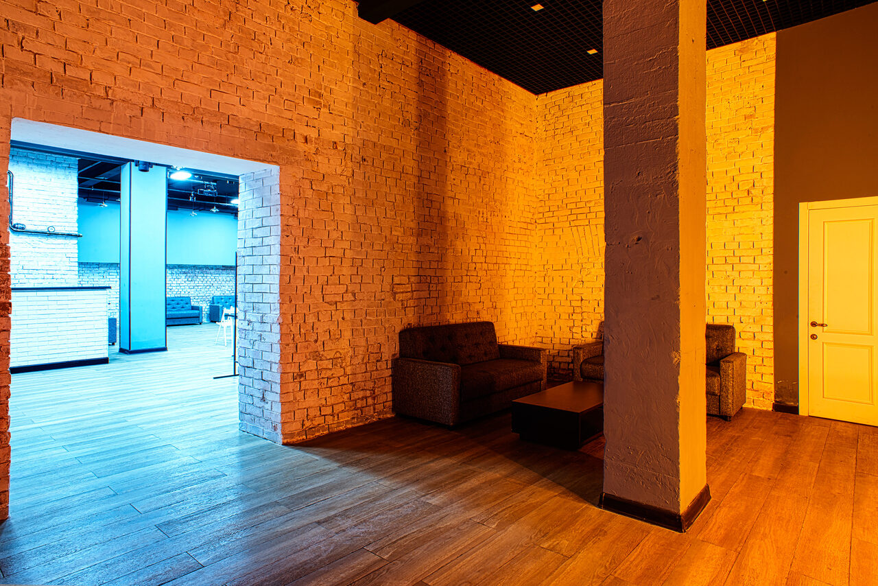 Арендовать Кирпичный лофт с колоннами