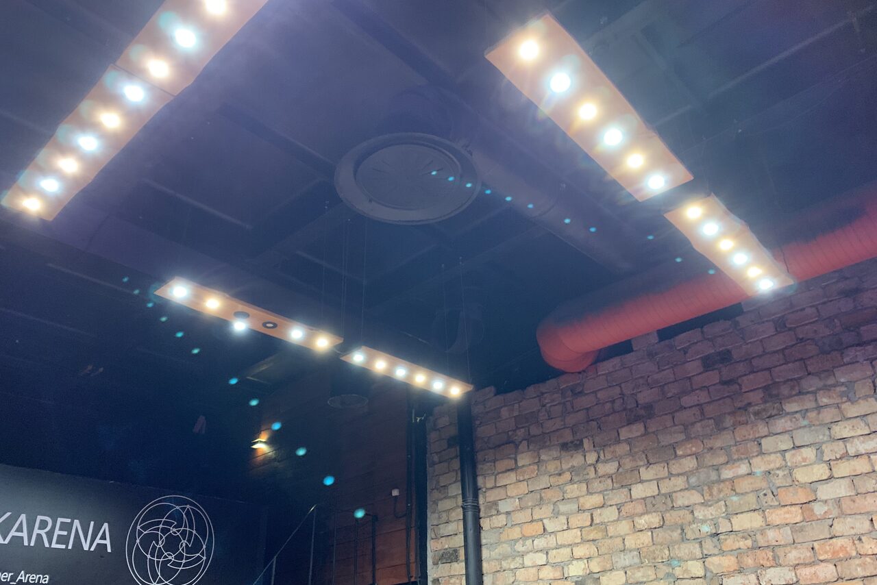 Арендовать Универсальный лофт с зеркальной стеной