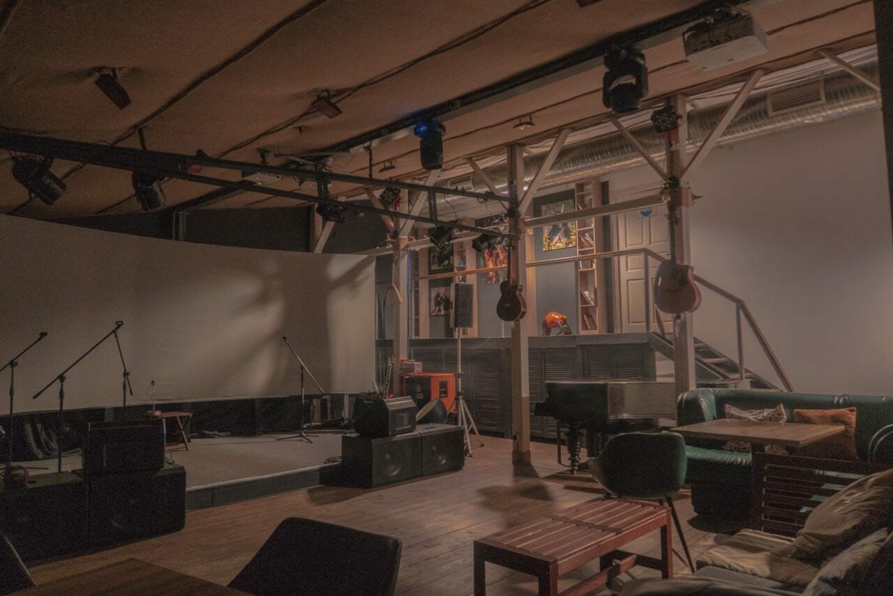 Арендовать Закрытое лофт-пространство на Крыше Бадаевского завода 