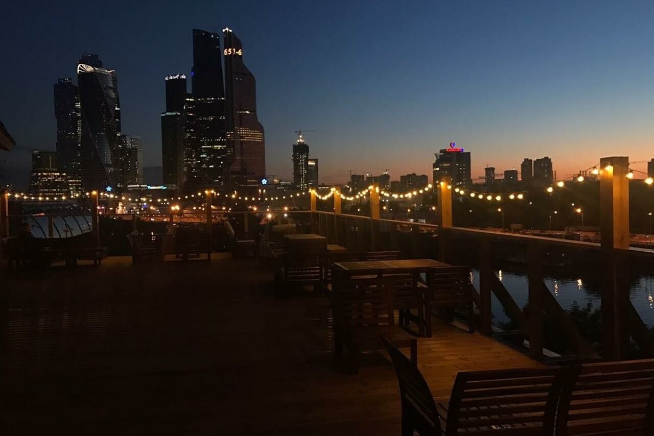 Арендовать Закрытое лофт-пространство на Крыше Бадаевского завода 