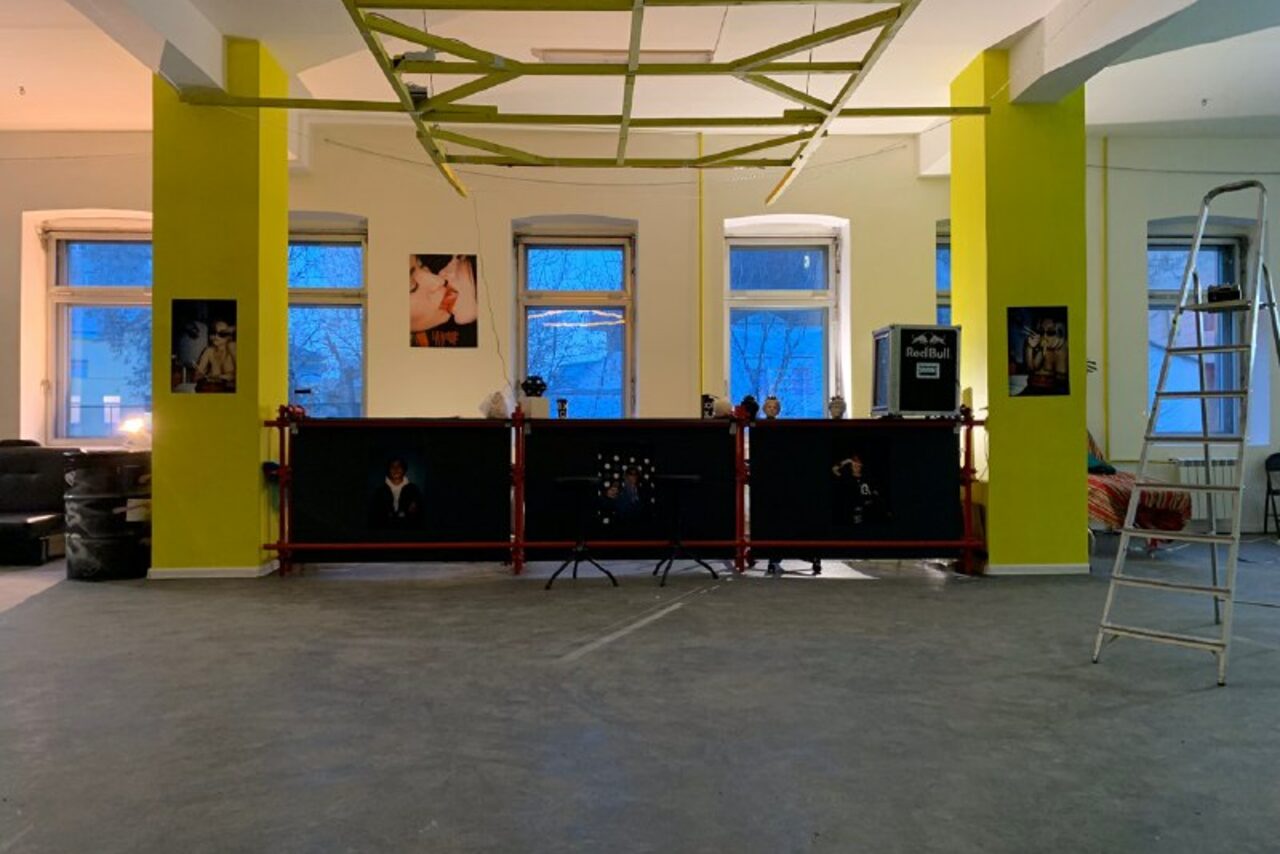 Арендовать Просторный лофт с колоннами