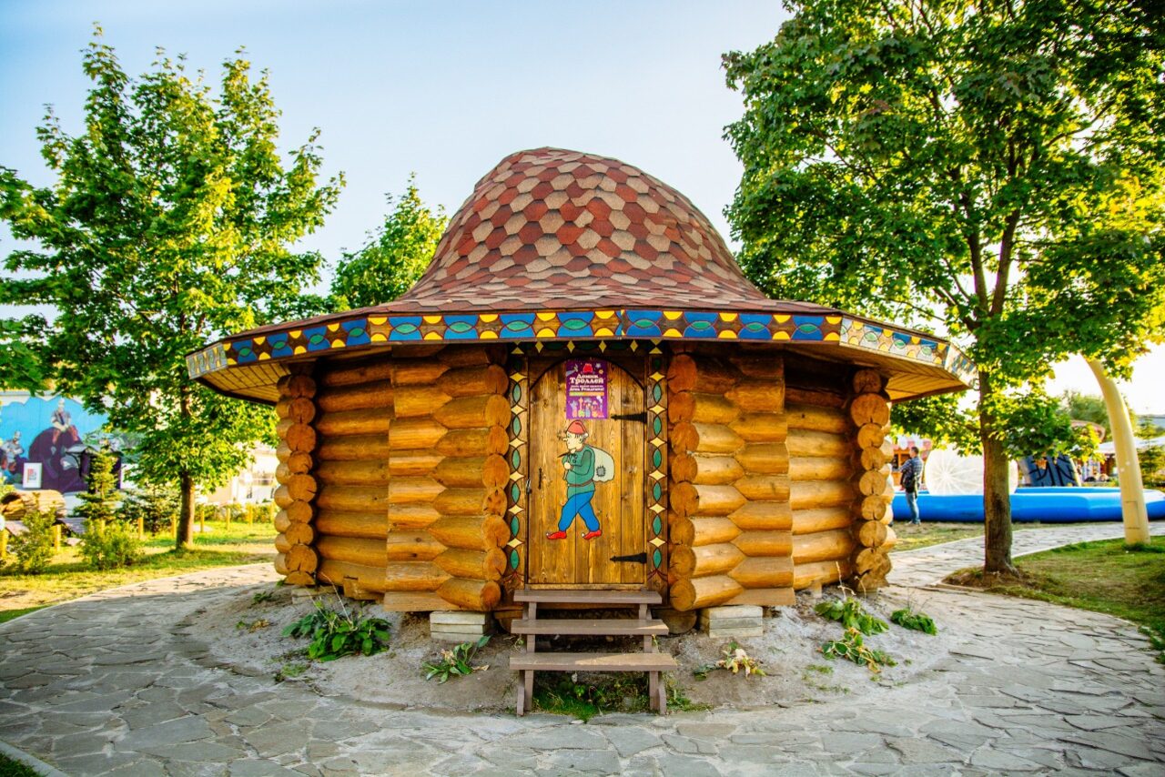 Арендовать Семейный парк "Сказка"