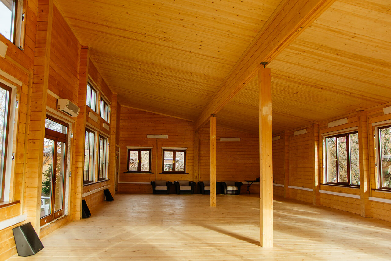 Арендовать Парк развлечений СКАЗКА Коттедж в пределах МКАД