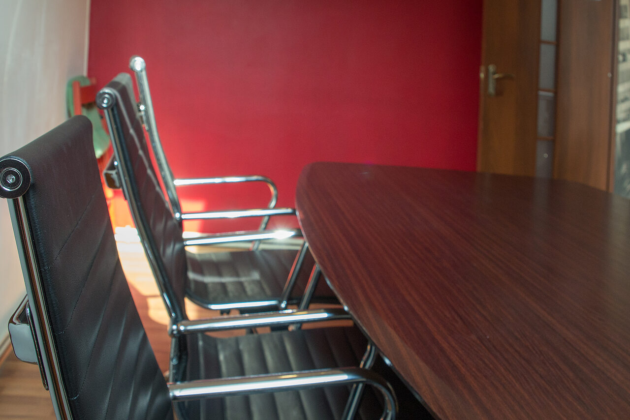 Арендовать Attic room with ottomans