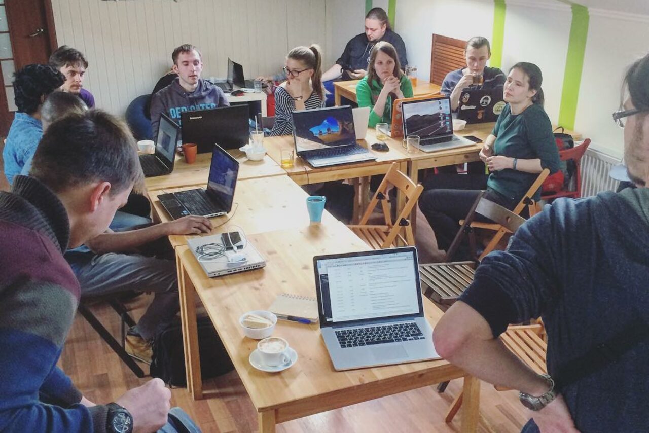 Арендовать Attic room with ottomans