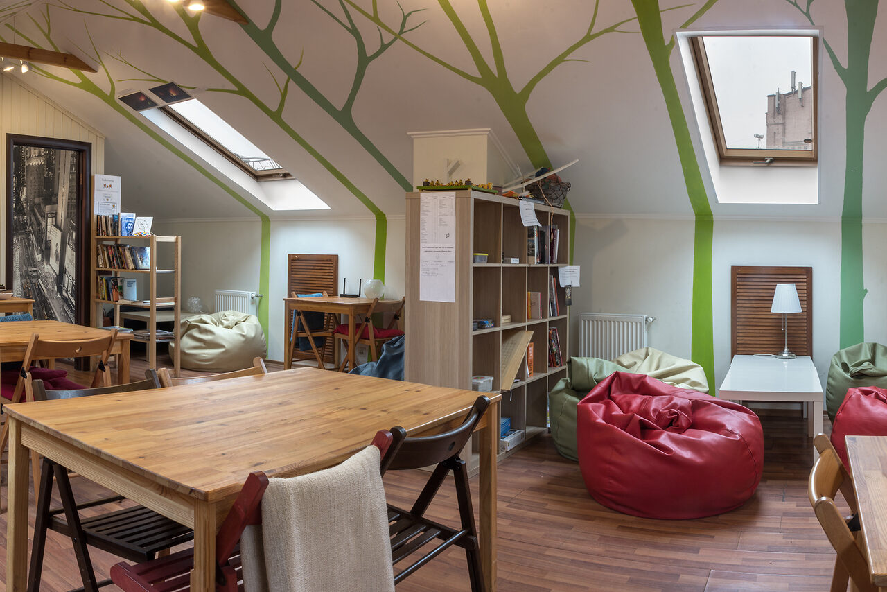 Арендовать Attic room with ottomans