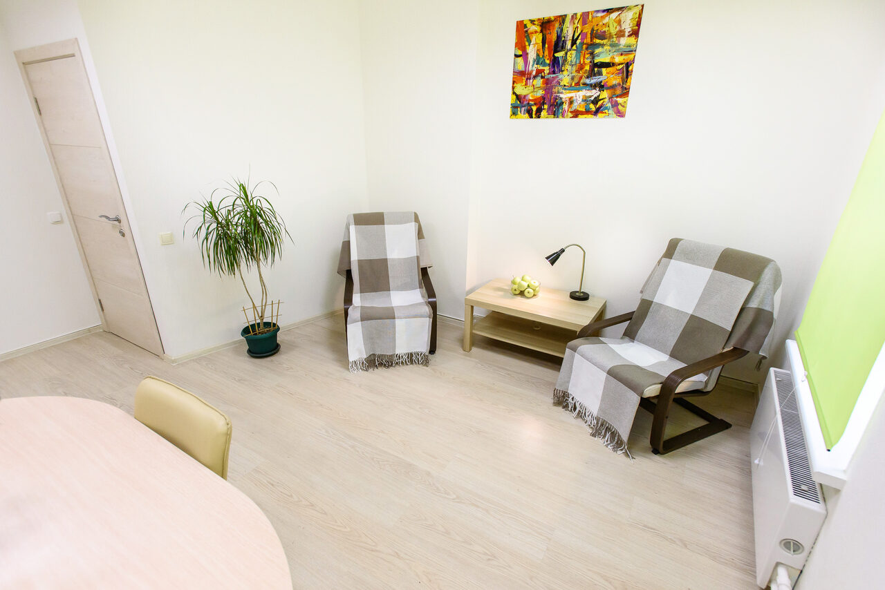 Арендовать WorkPoint Светлый кабинет с круглым столом