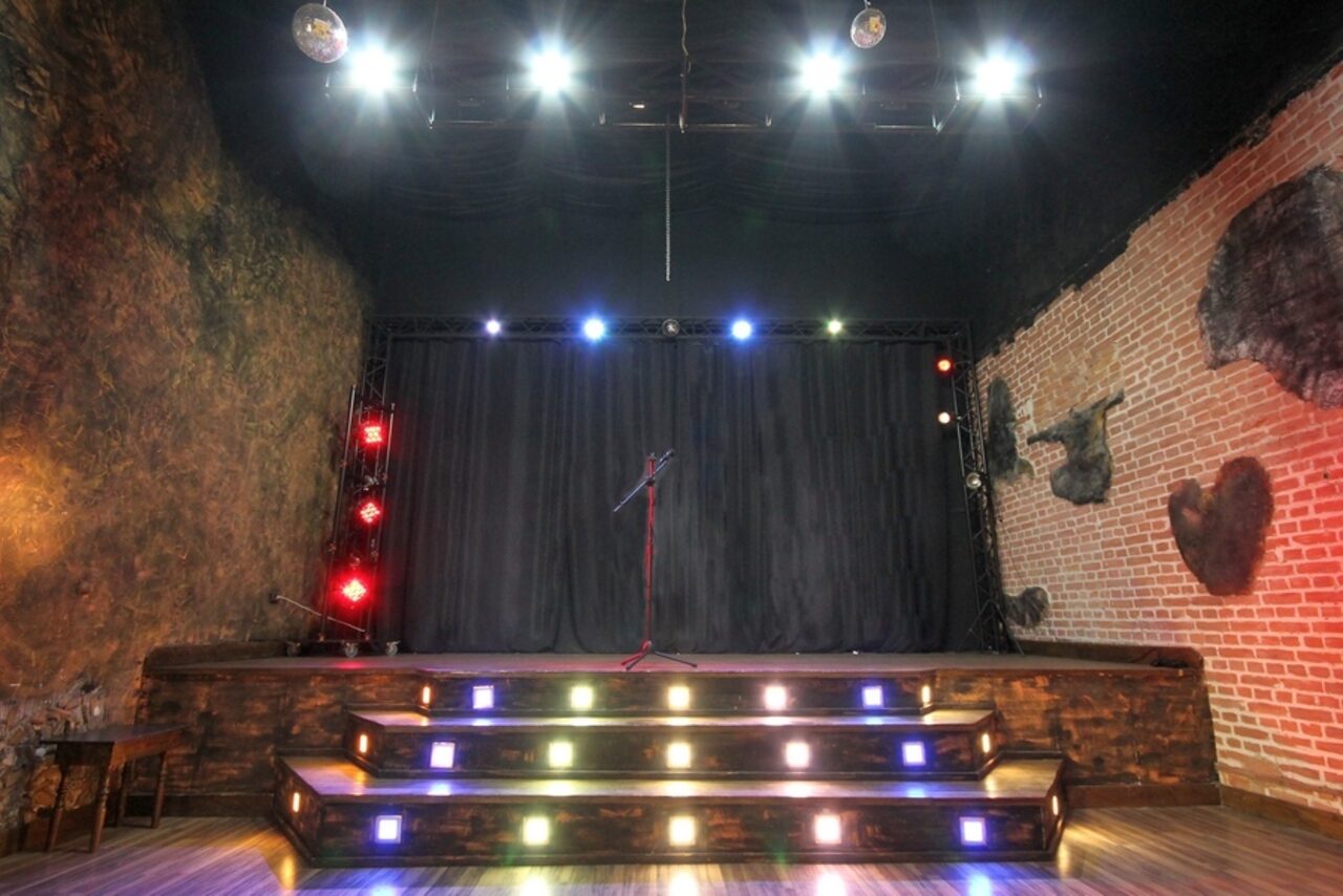 Арендовать Graf-Studio. Многофункциональное пространство со сценой