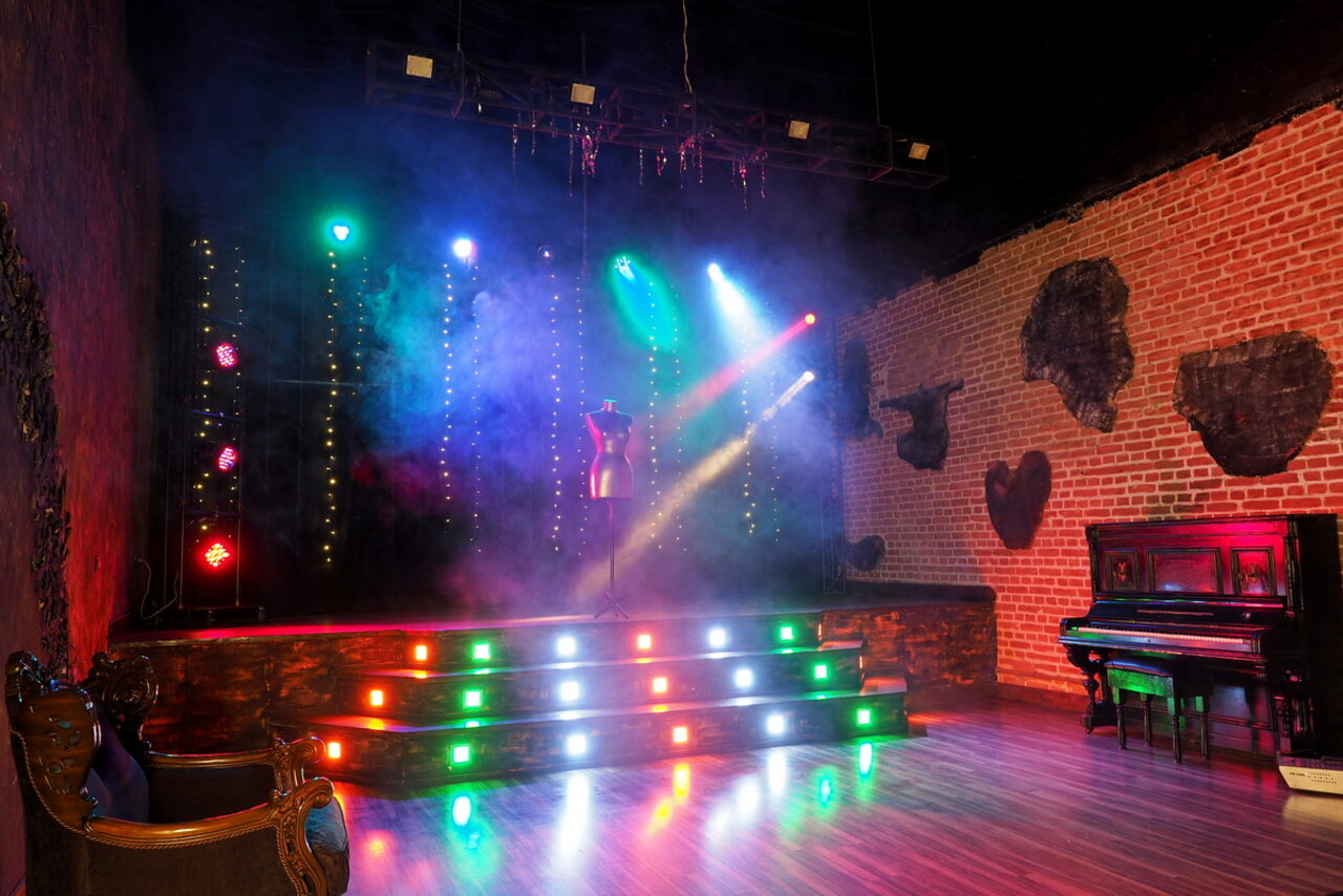 Арендовать Graf-Studio. Многофункциональное пространство со сценой