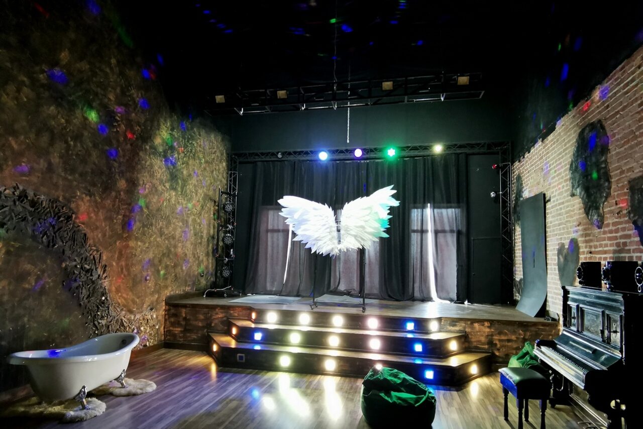 Арендовать Graf-Studio. Многофункциональное пространство со сценой