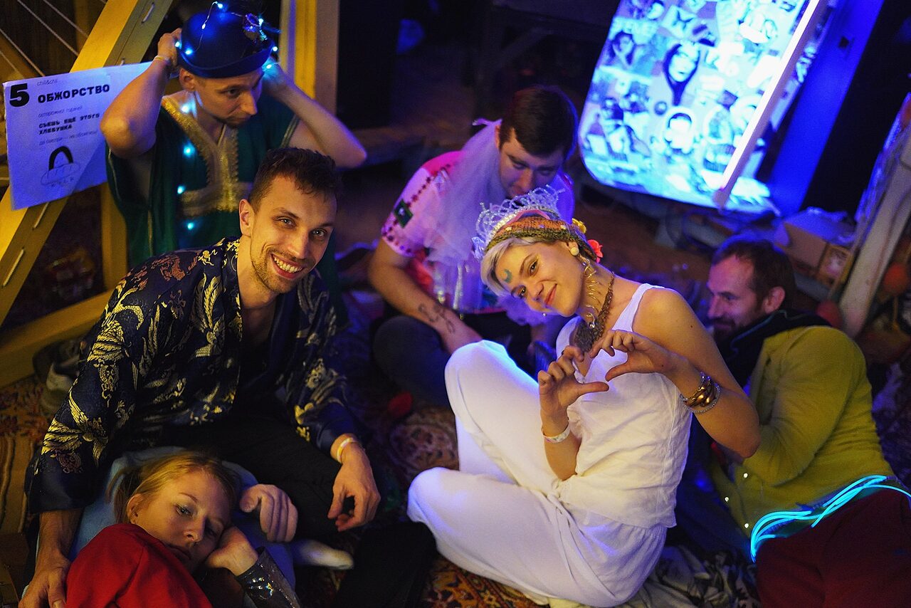 Арендовать Graf-Studio. Студия с морским песком и водопадом