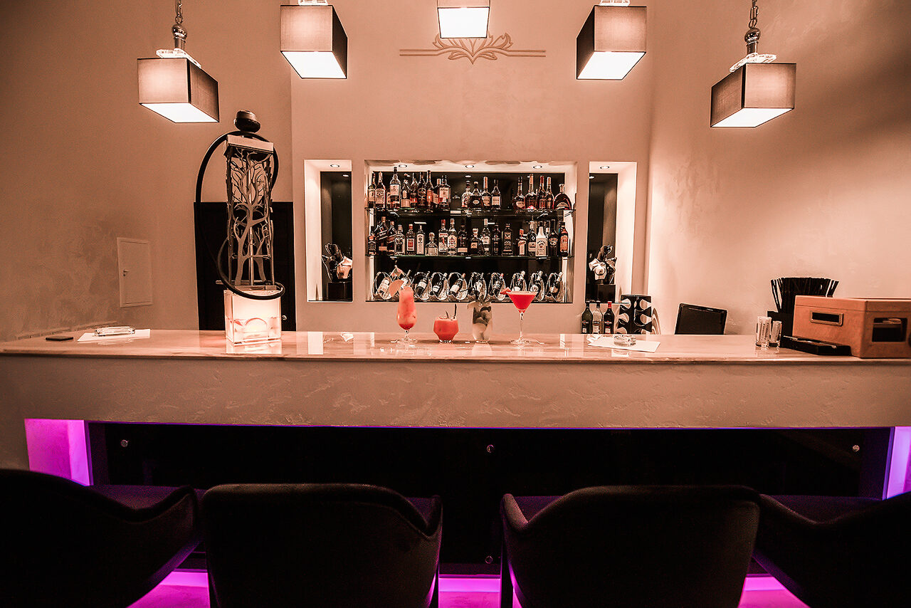 Арендовать Элитный клуб с бильярдом