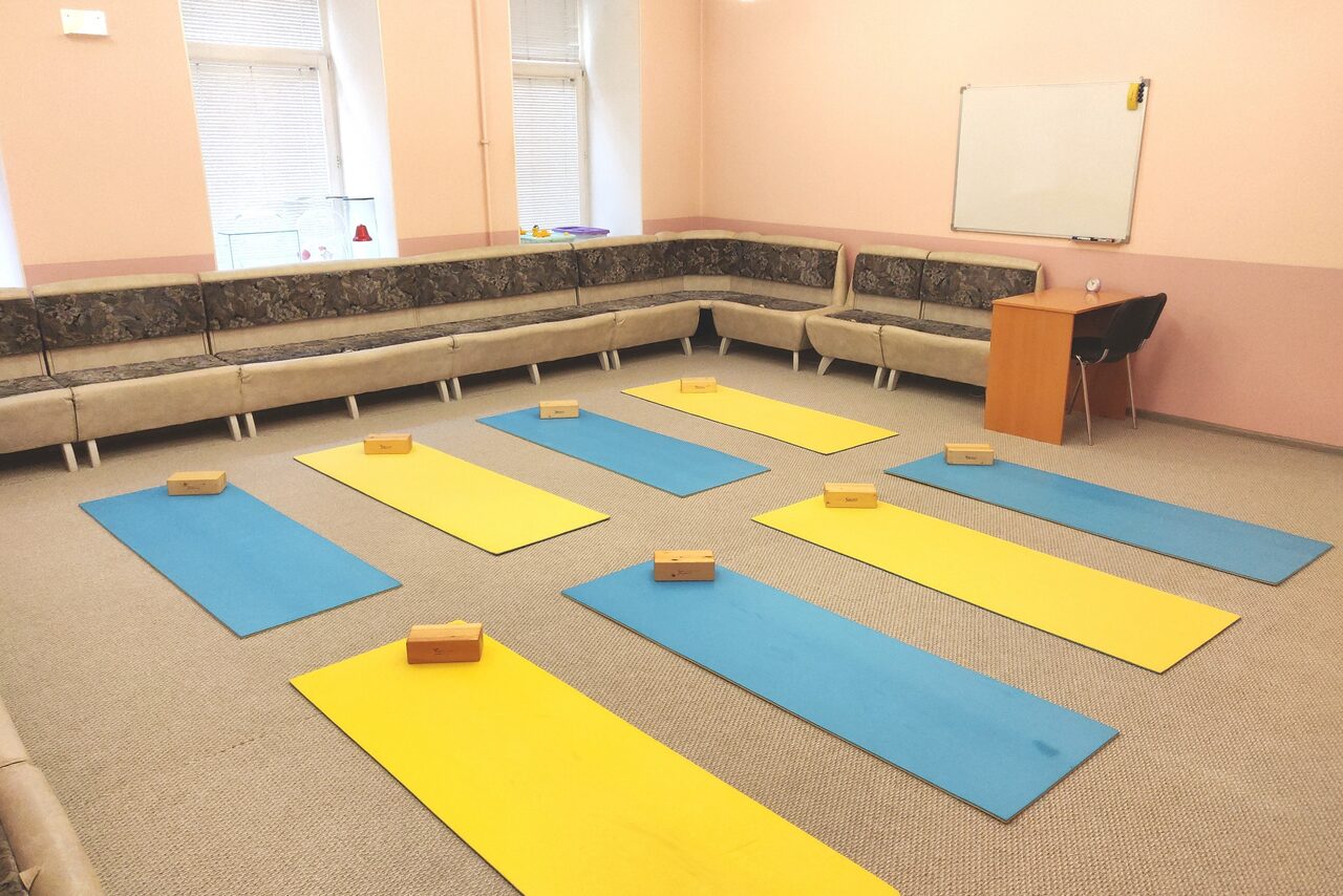 Арендовать Институт биосенсорной психологии Зал с диванчиками