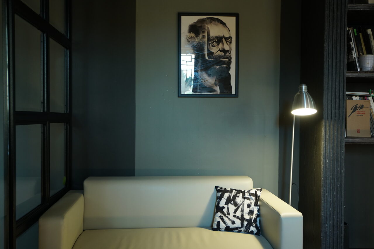 Арендовать Уютный зал в стиле лофт. Зал 108.