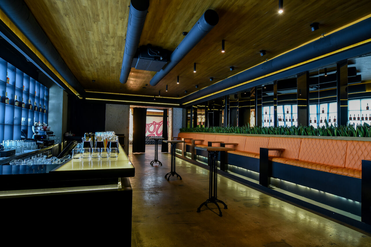 Арендовать Двухэтажный ресторан с террасой под закрытие