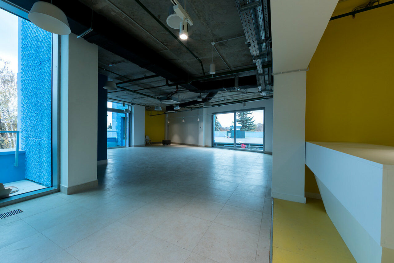 Арендовать Техноград Просторное помещение с летней террасой и балконами