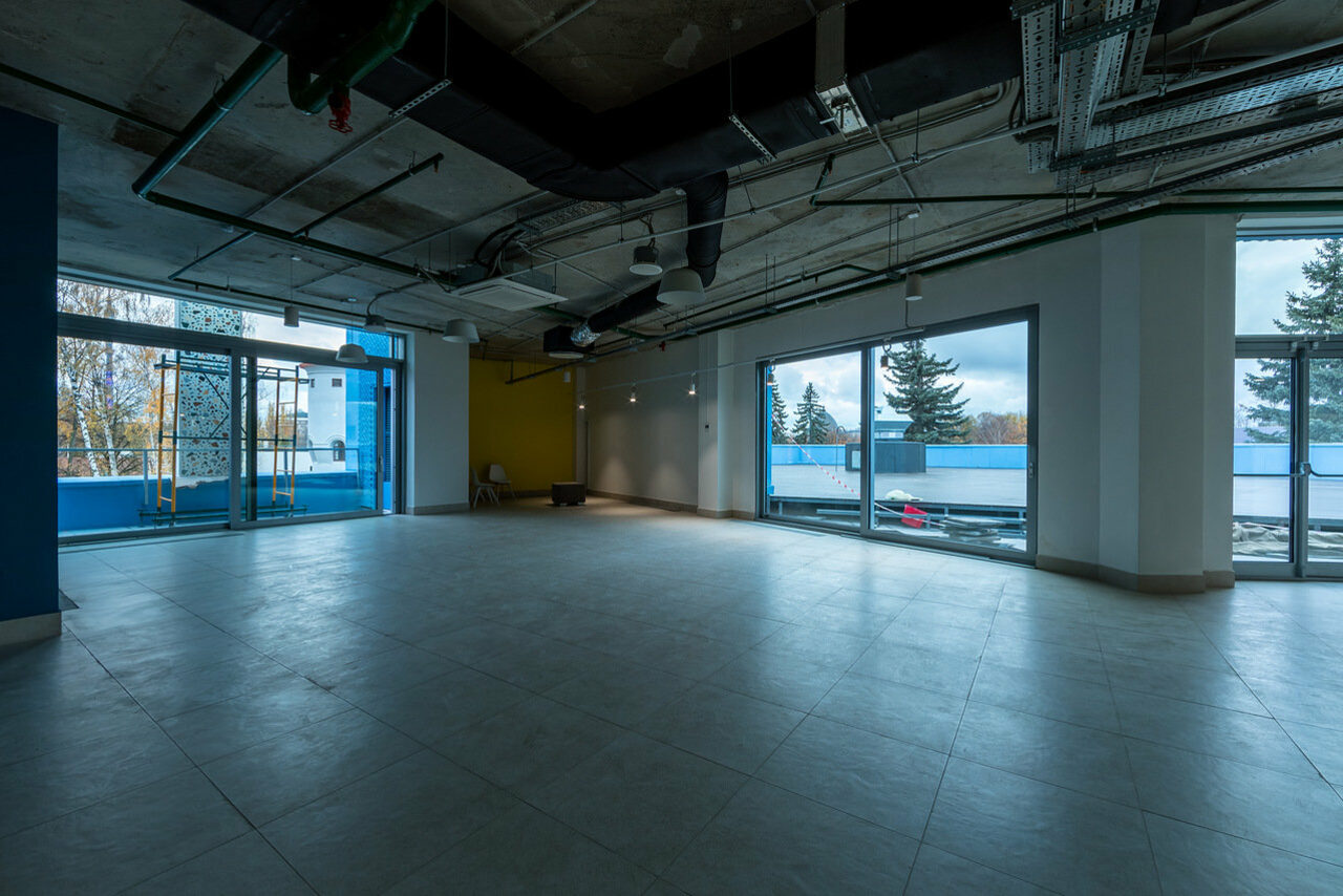 Арендовать Техноград Просторное помещение с летней террасой и балконами