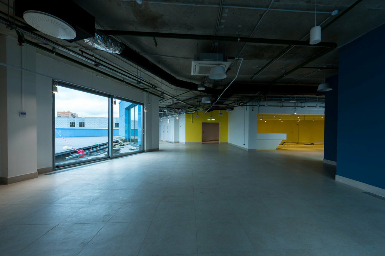 Арендовать Техноград Просторное помещение с летней террасой и балконами