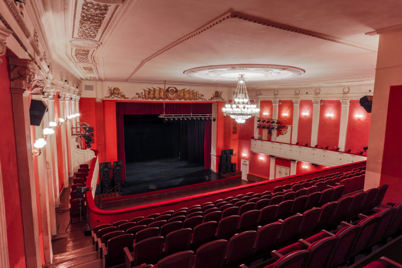 Арендовать ДвДК МИИТ концертный зал