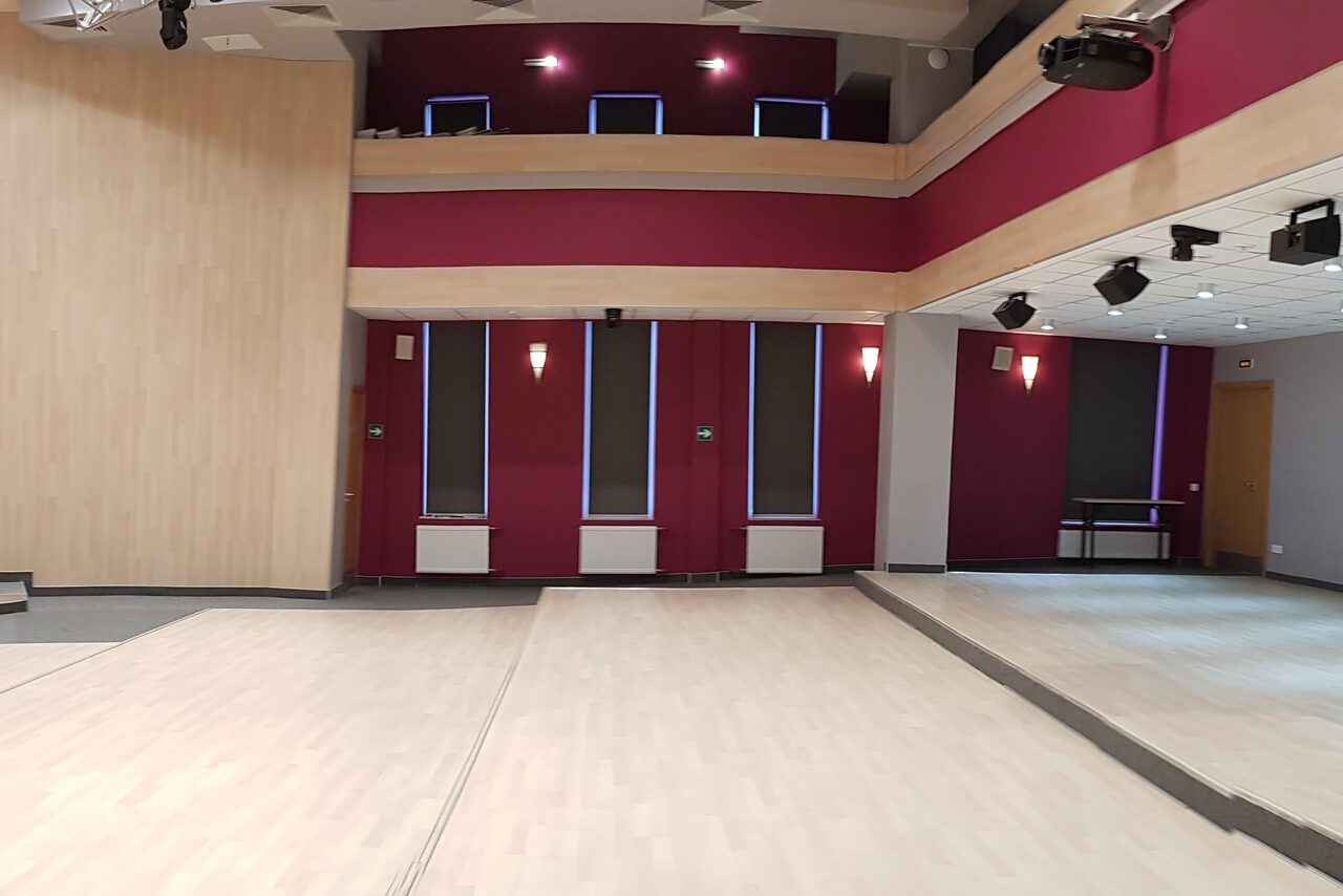 Арендовать Академия "Май"