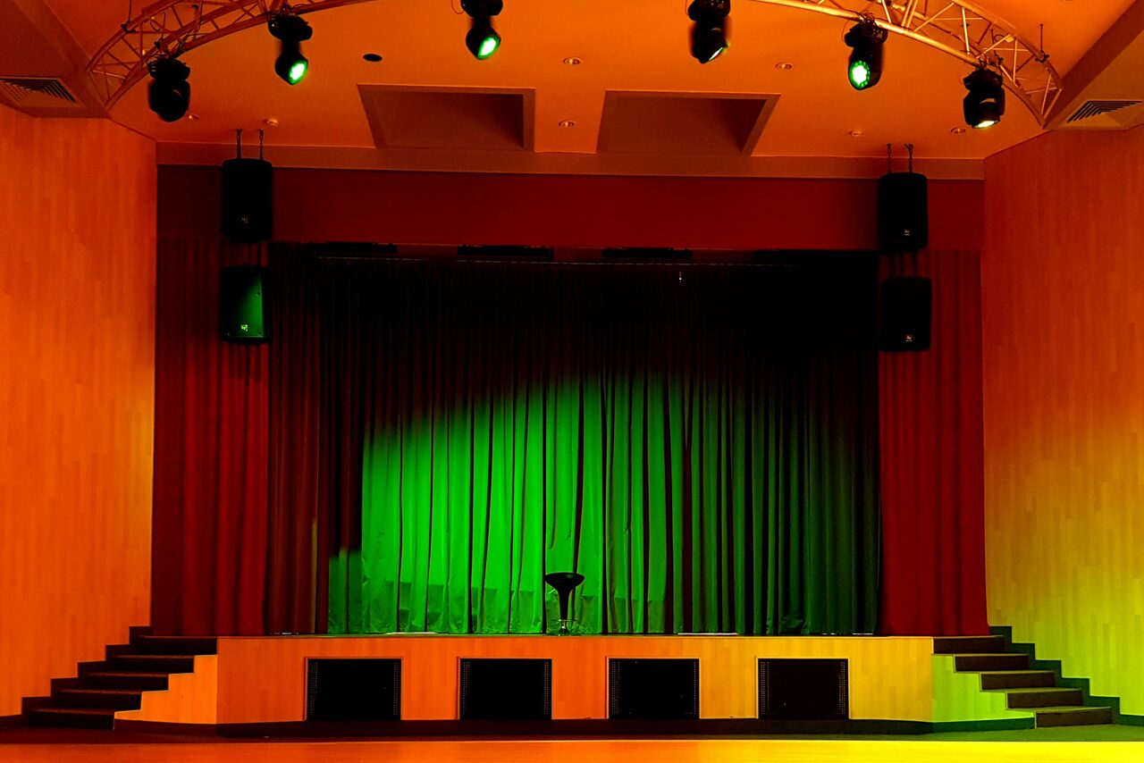 Арендовать Академия "Май"